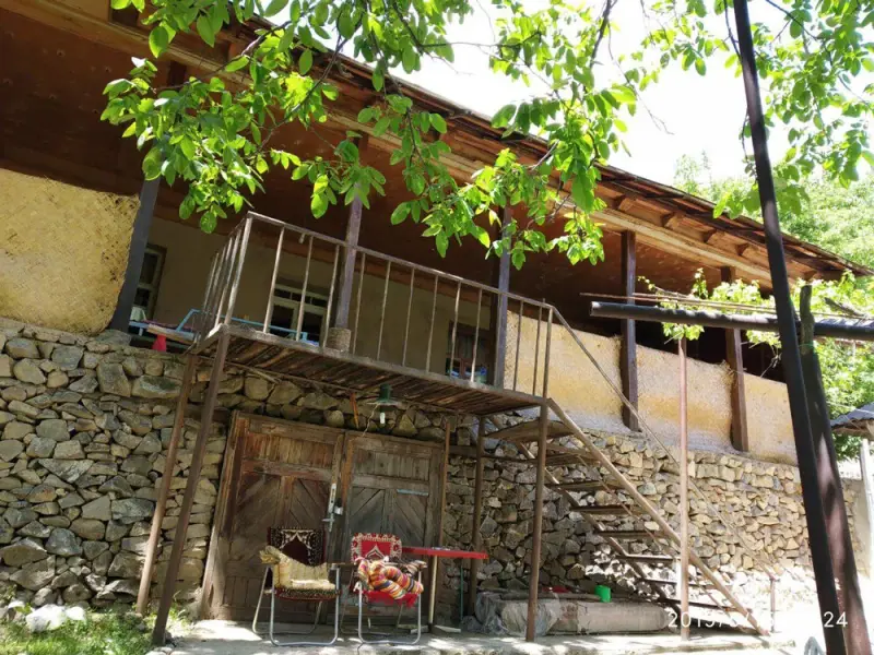 Gorge d'Aman Kutan et maison de montagne près de Samarcande