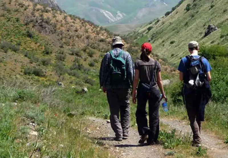 Balade dans les monts Nuratau près d'Asraf