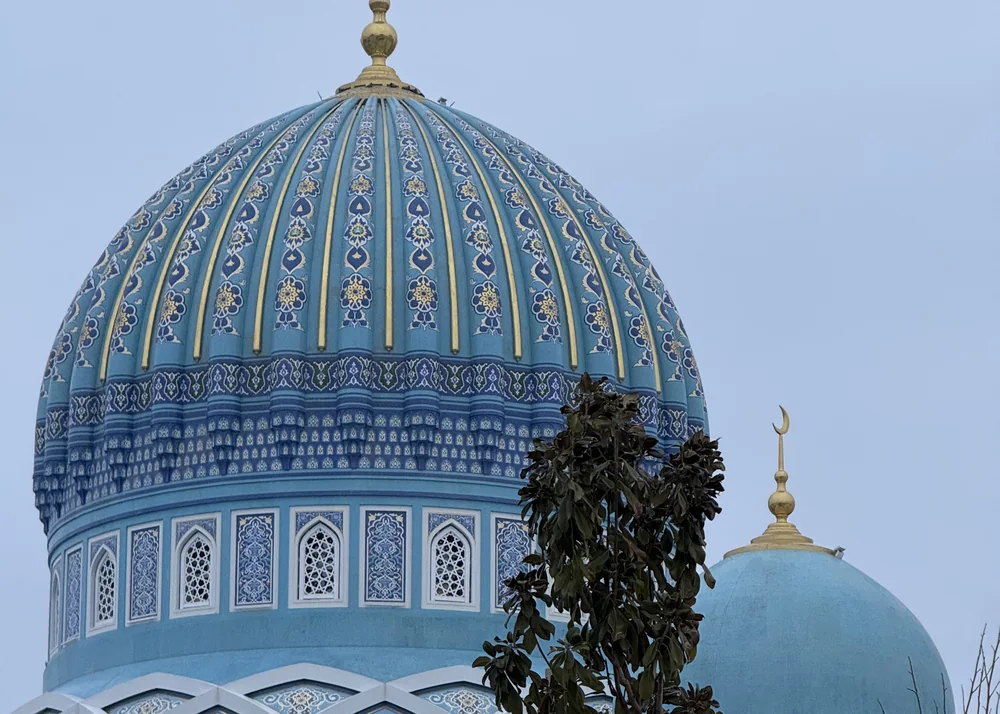 Coupole turquoise de la mosquée du complexe Imam al-Bukhari
