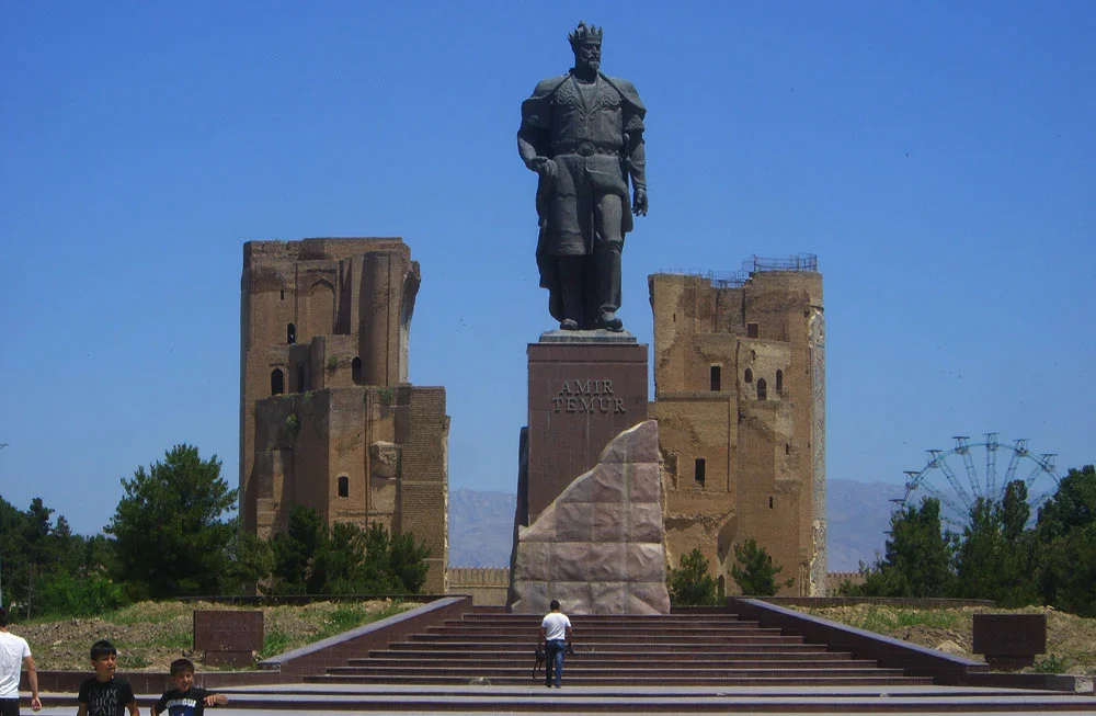 amir-temur-statue-shahirsabz