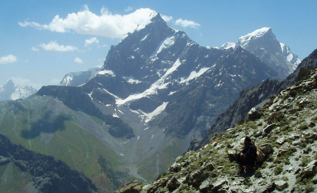 Dramatic rocky cliffs surrounding Khurdak Lake in the Fann Mountains